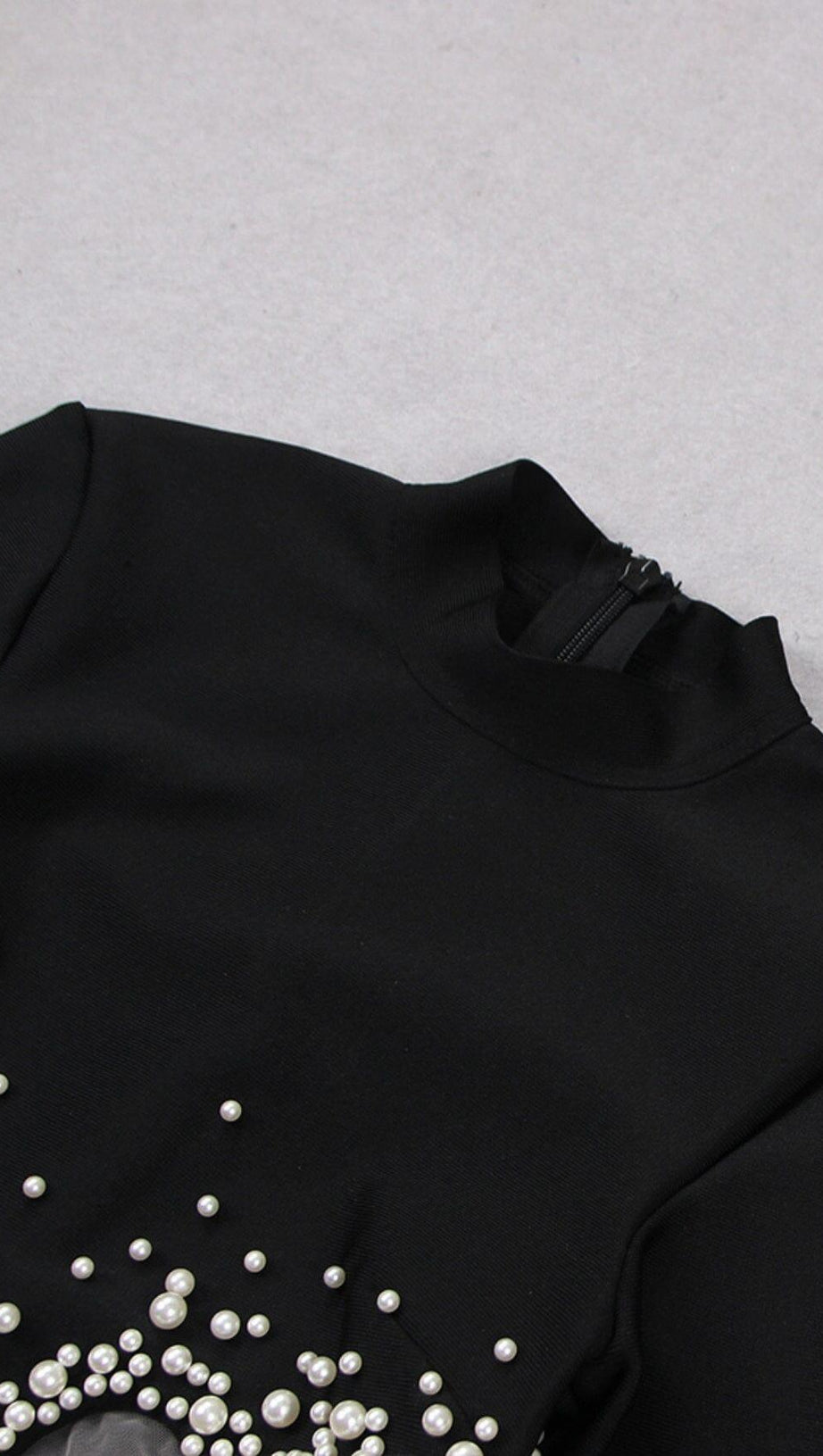 SEXY KLEID MIT PEARL HOLLOW IN SCHWARZ