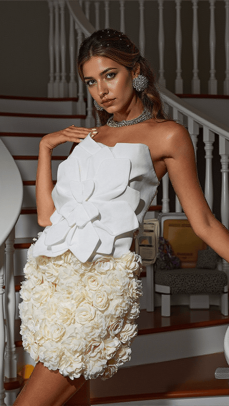 BAYARD STRAPLESS FLOWER TOP IN WHITE