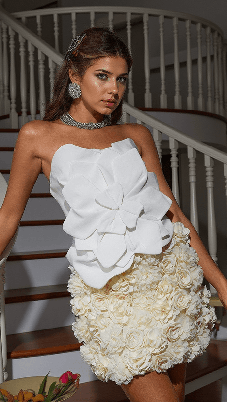 BAYARD STRAPLESS FLOWER TOP IN WHITE