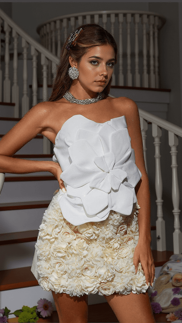 AIIZIE BAYARD STRAPLESS FLOWER TOP IN WHITE - product image