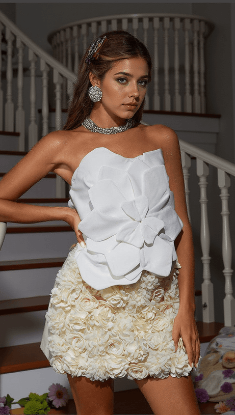 BAYARD STRAPLESS FLOWER TOP IN WHITE