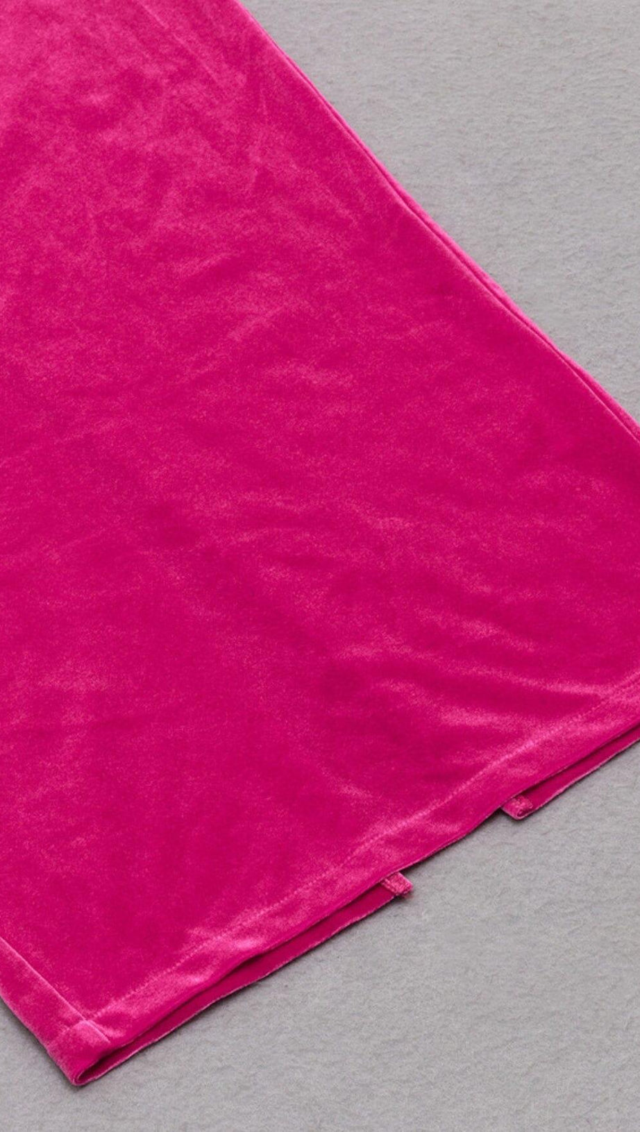 LONG SLEEVED SHEATH DRESS IN ROSE RED