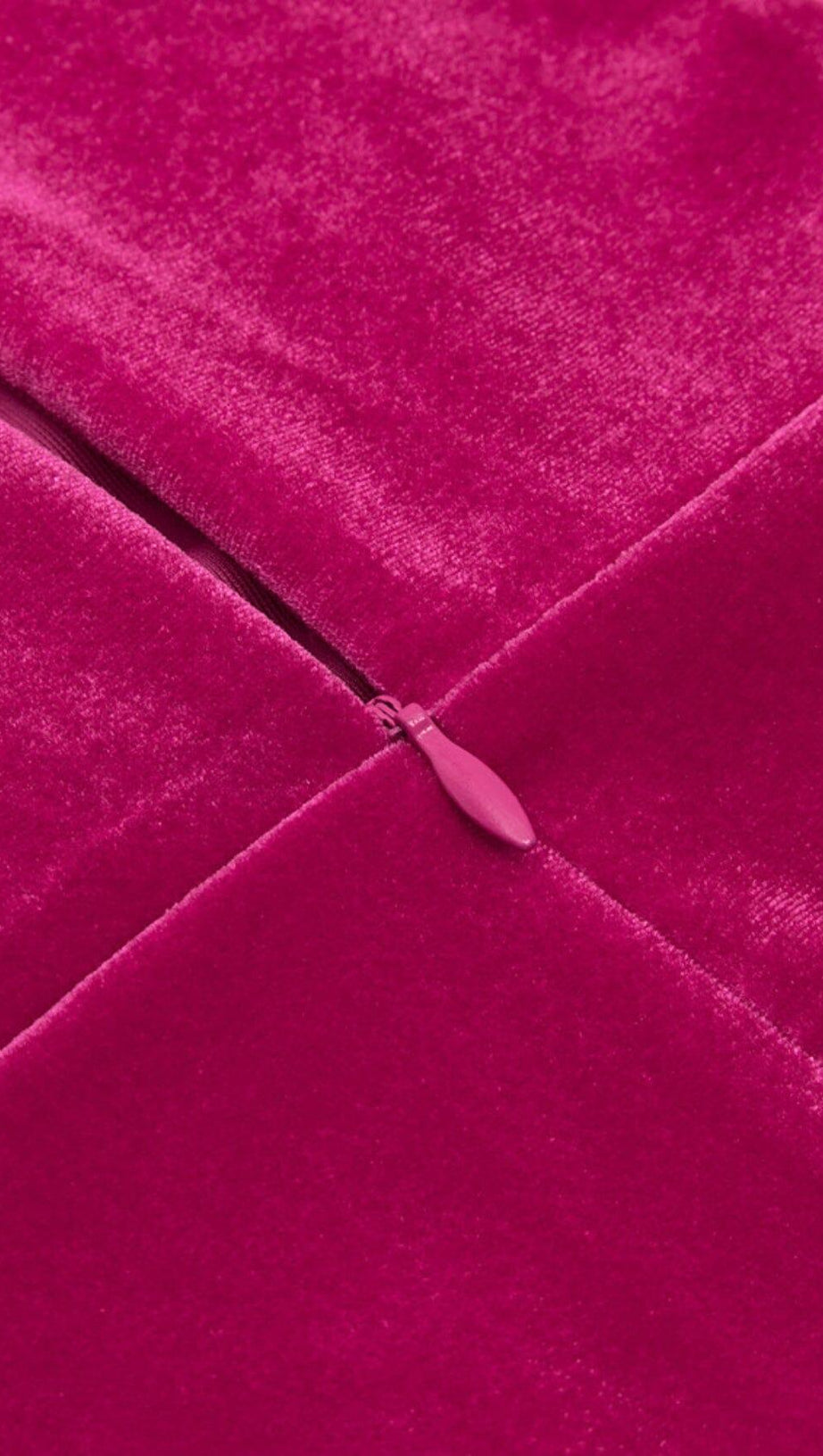 LONG SLEEVED SHEATH DRESS IN ROSE RED