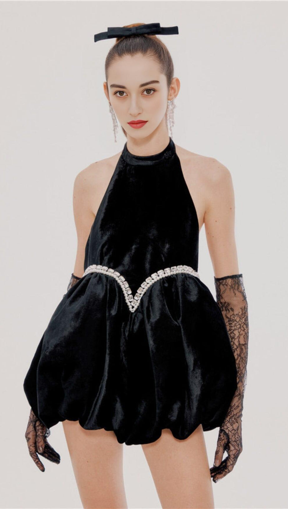 MINI ABITO IN VELLUTO CON SCOLLO ALL'AMERICANA NERO