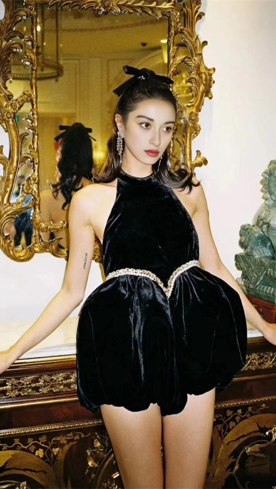 MINI ABITO IN VELLUTO CON SCOLLO ALL'AMERICANA NERO