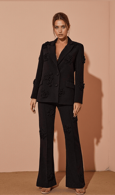 Indiana – Blazer-Set mit Blumenverzierung in Schwarz
