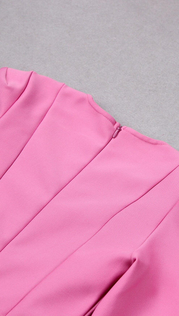 MIDIKLEID MIT ECKIGEN SCHULTERN UND KORSETT IN PINK