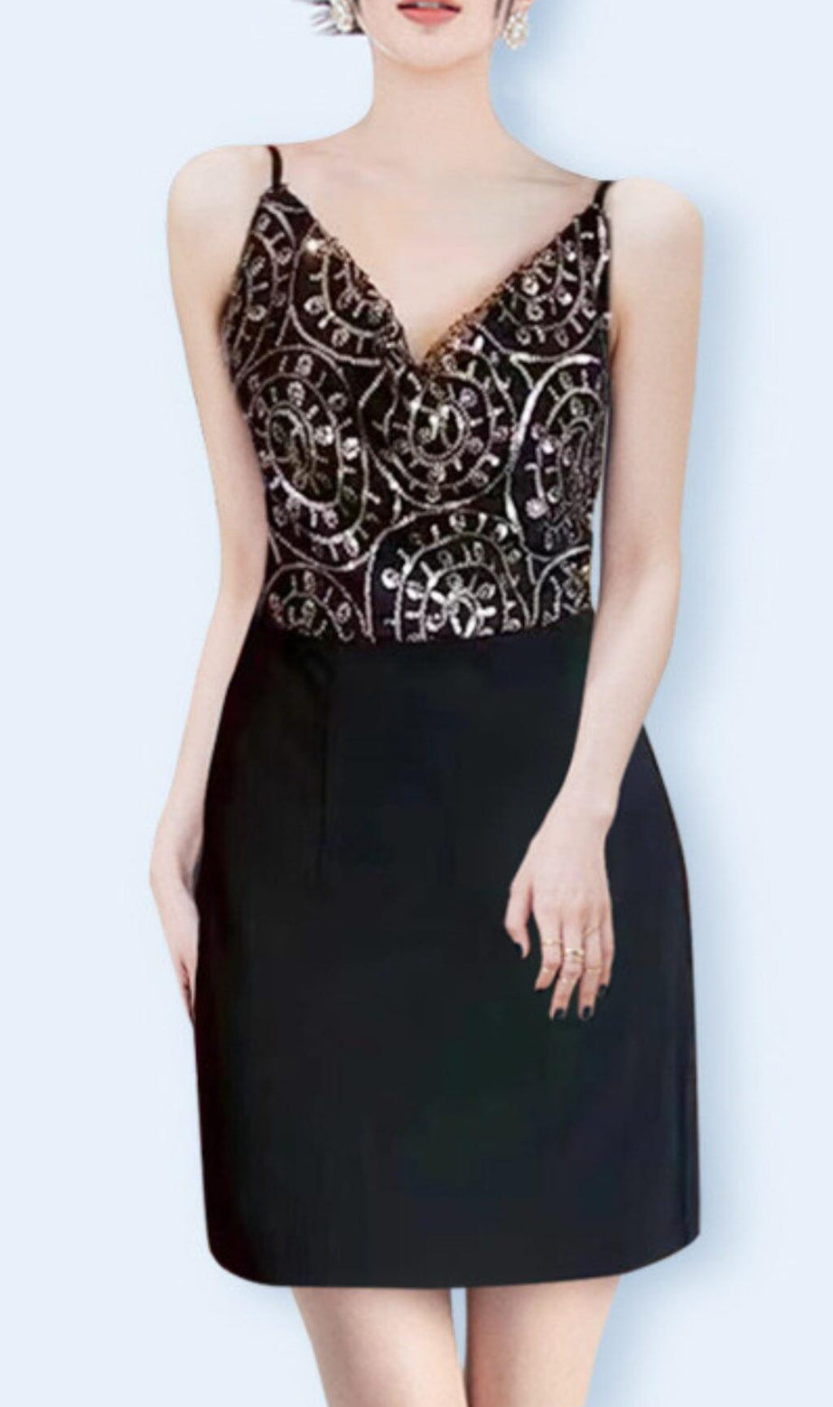 MINIKLEID MIT LEOPARDENPRINT UND HOSENTRÄGERN