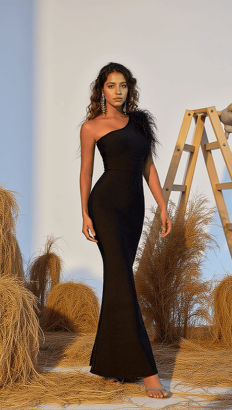 ABITO MINA MONOSPALLA CON BENDAGGI E BORDI IN PIUME