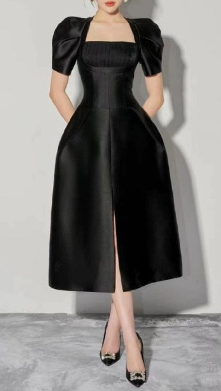 SQUARE NECK PUFF SLEEVE DRESS IN BLACK