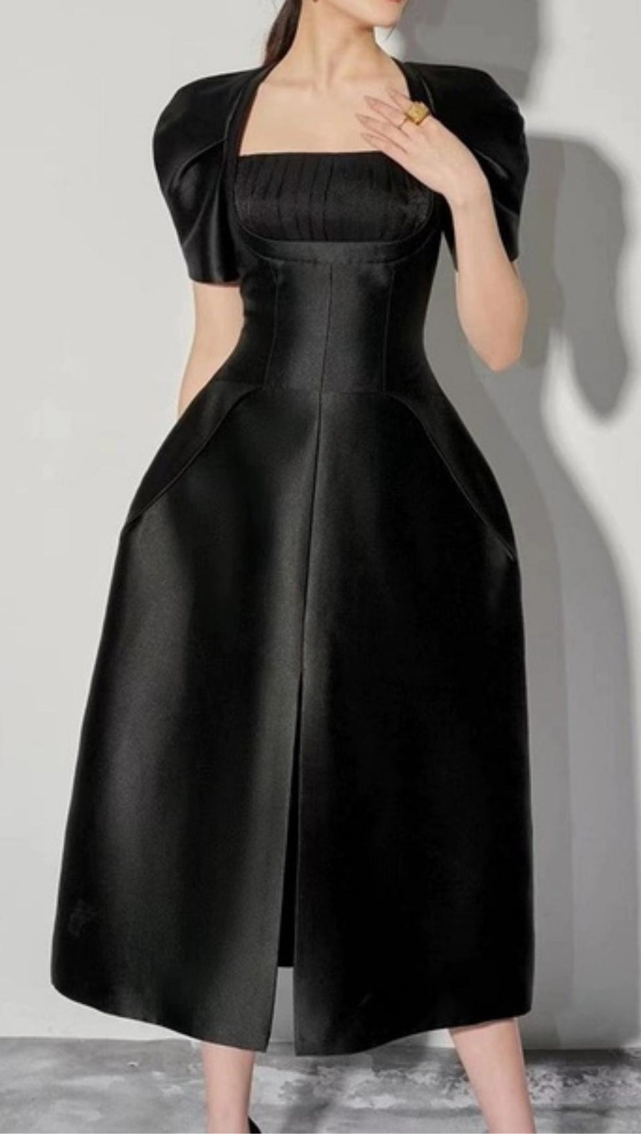 SQUARE NECK PUFF SLEEVE DRESS IN BLACK