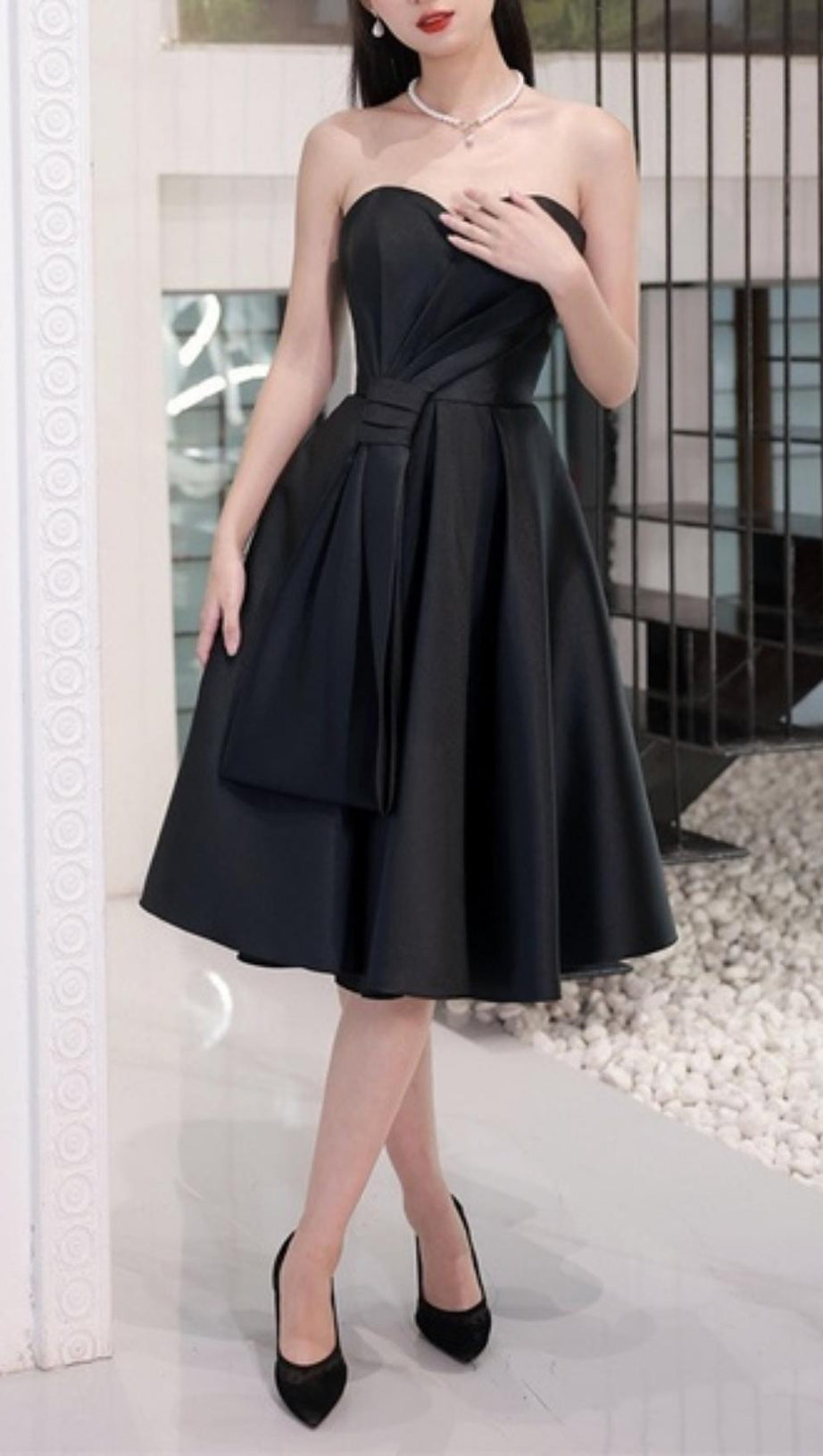 STRAPLESS SATIN MIDI DRESS IN BLACK