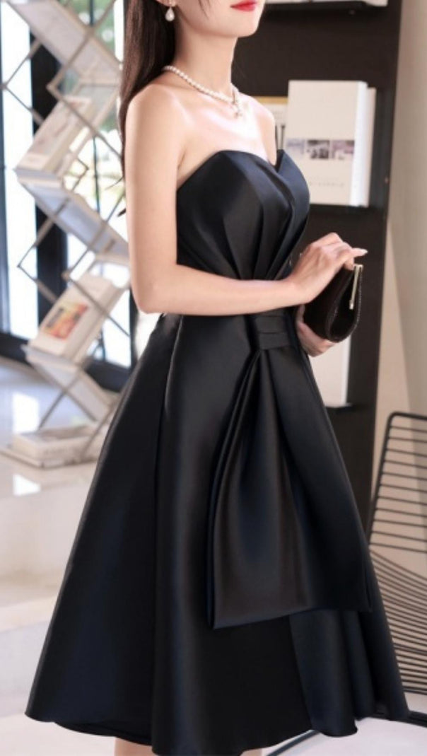 AIIZIE STRAPLESS SATIN MIDI DRESS IN BLACK - product image