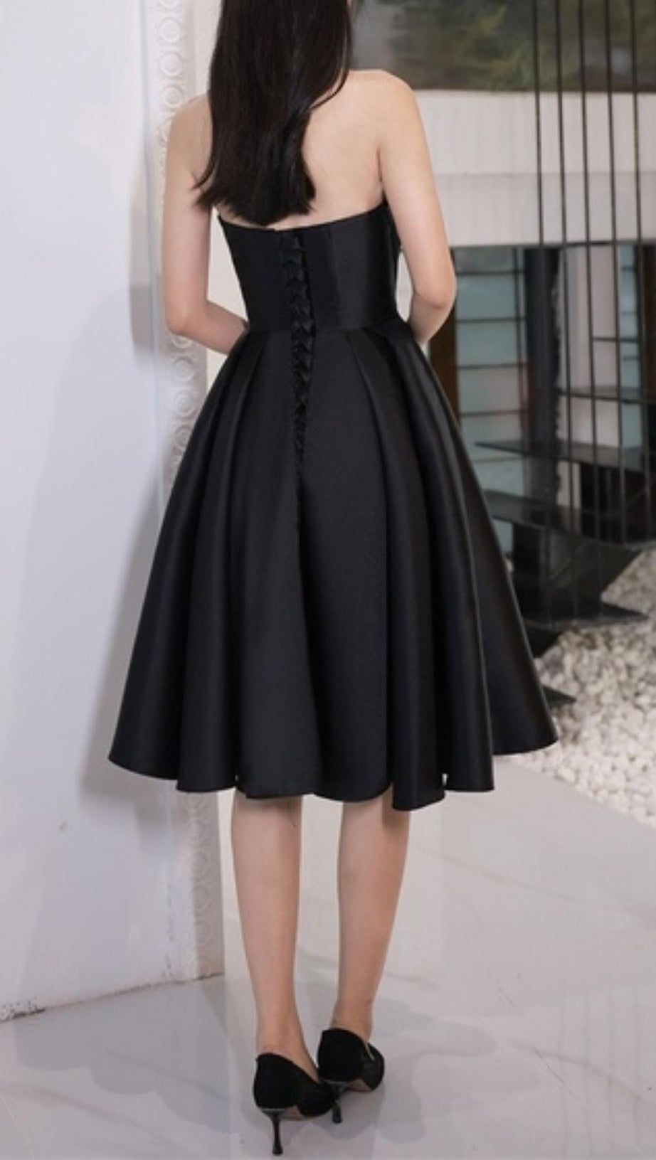 STRAPLESS SATIN MIDI DRESS IN BLACK