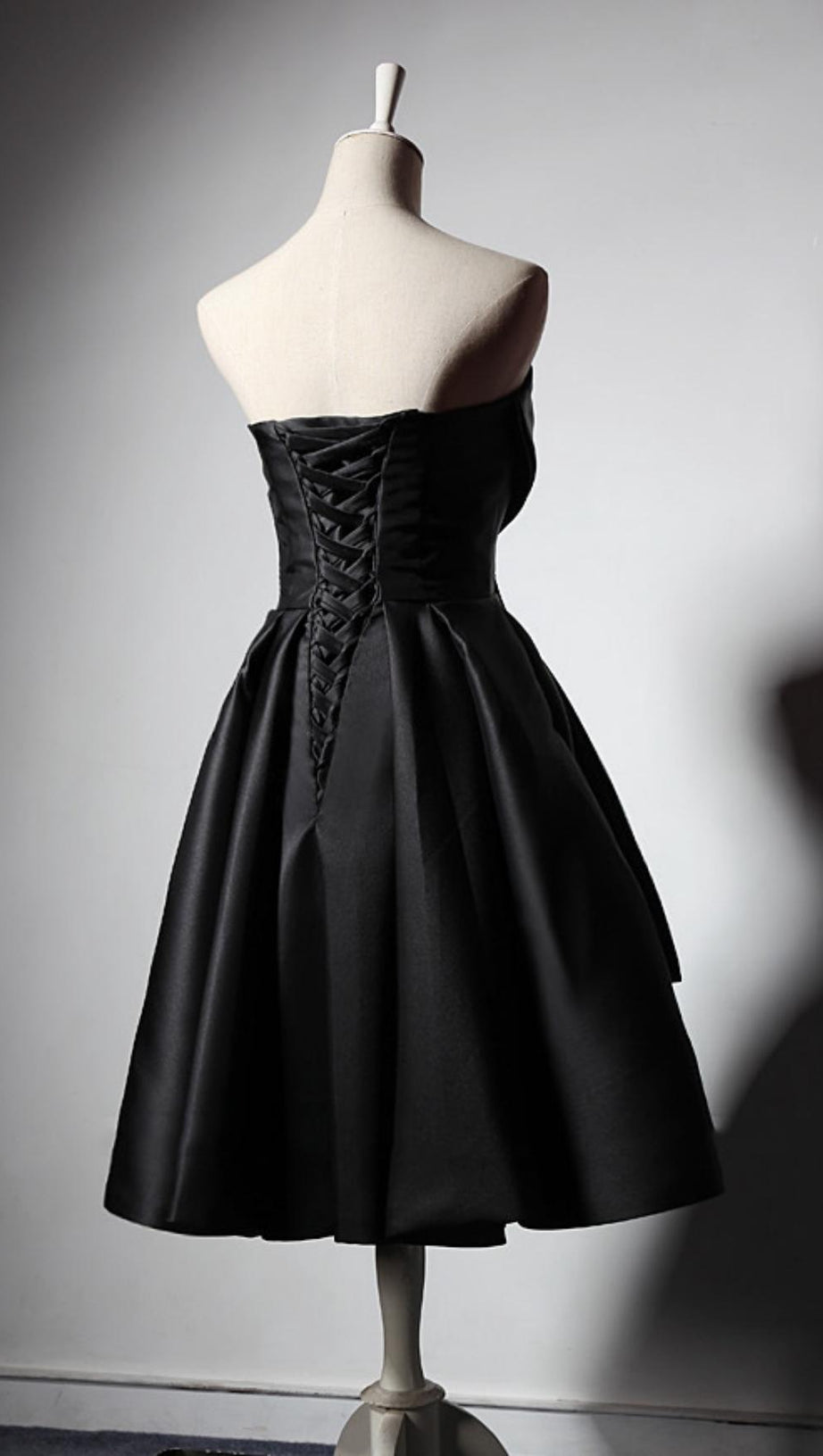 STRAPLESS SATIN MIDI DRESS IN BLACK