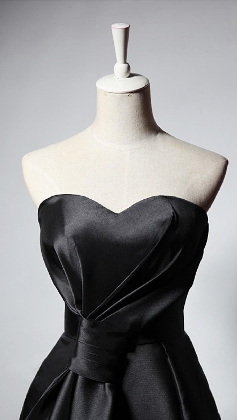 STRAPLESS SATIN MIDI DRESS IN BLACK