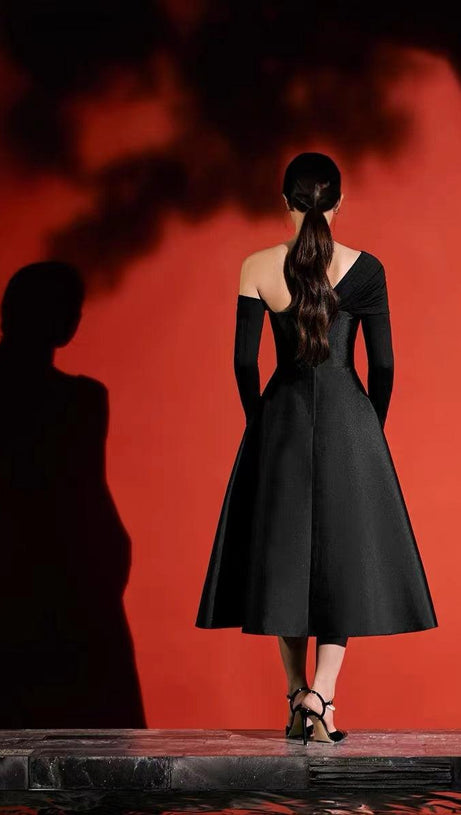 BLACK DIAGONAL SHOULDER LONG SLEEVE MIDI DRESS