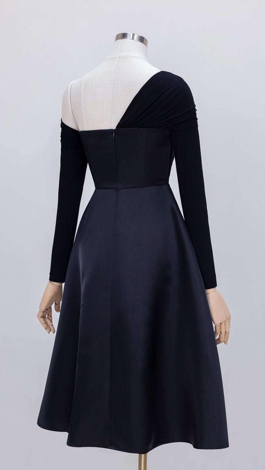 BLACK DIAGONAL SHOULDER LONG SLEEVE MIDI DRESS