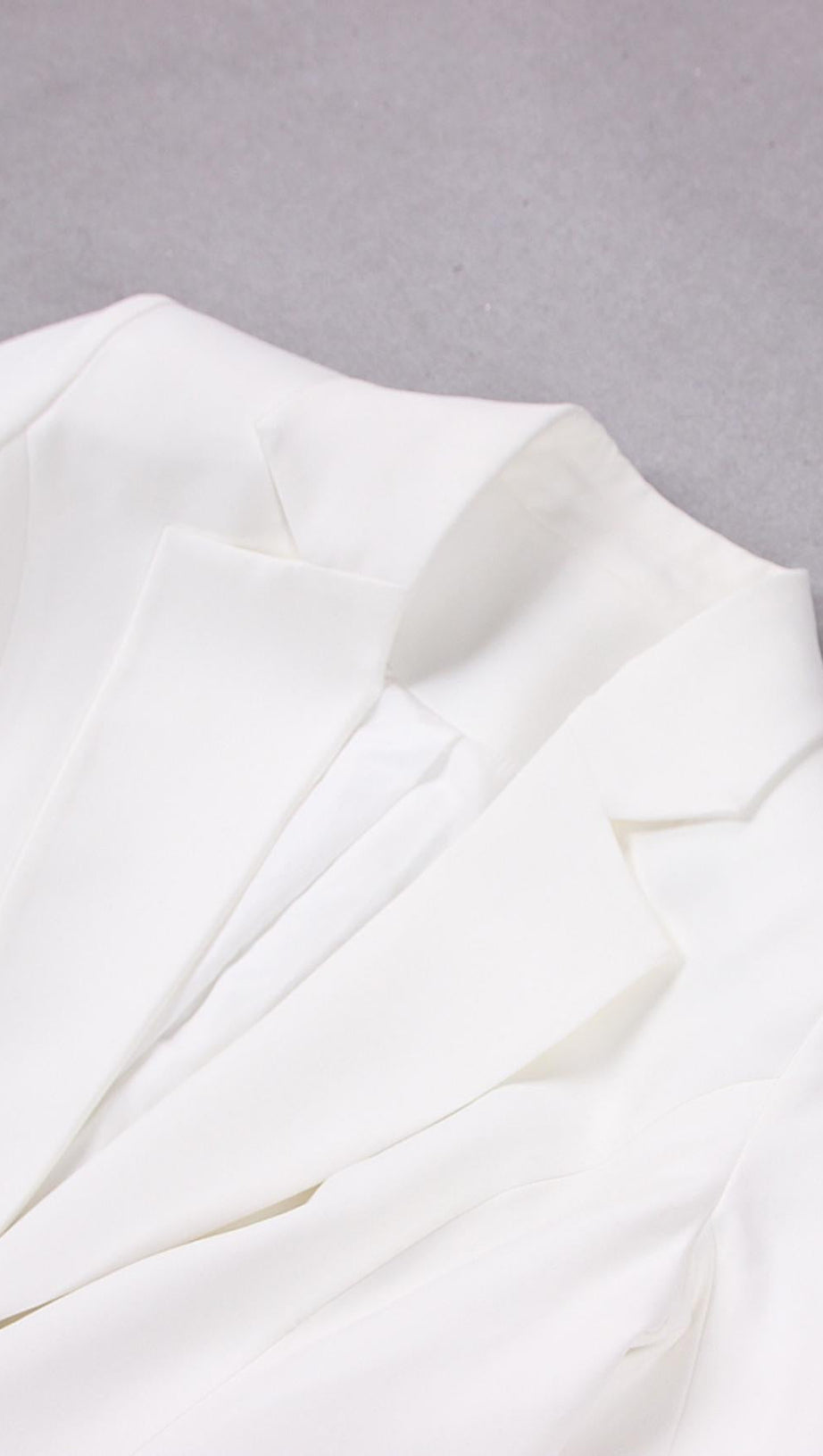 MINI ABITO BLAZER A MANICHE LUNGHE IN PIUME BIANCHE