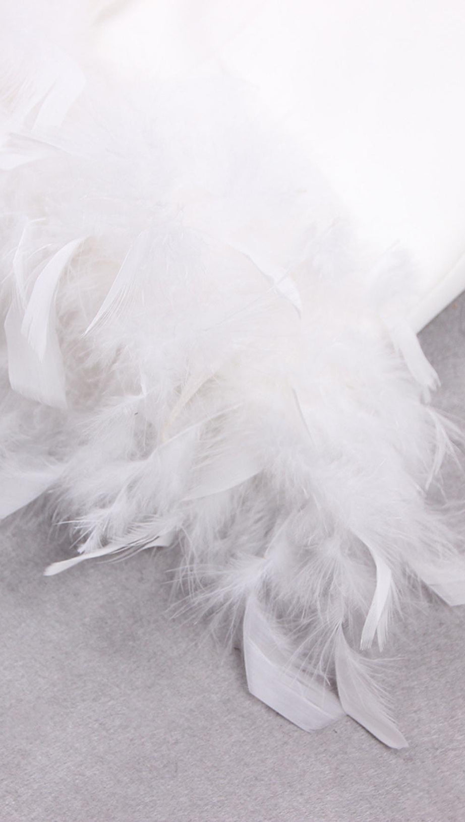 MINI ABITO BLAZER A MANICHE LUNGHE IN PIUME BIANCHE