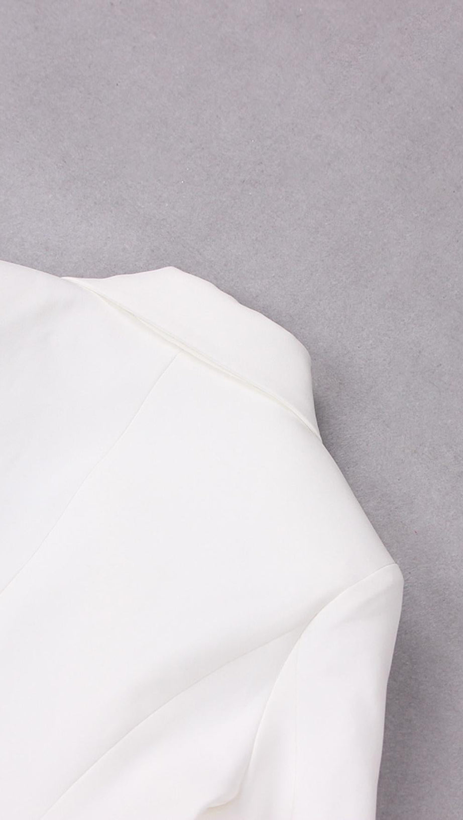 MINI ABITO BLAZER A MANICHE LUNGHE IN PIUME BIANCHE