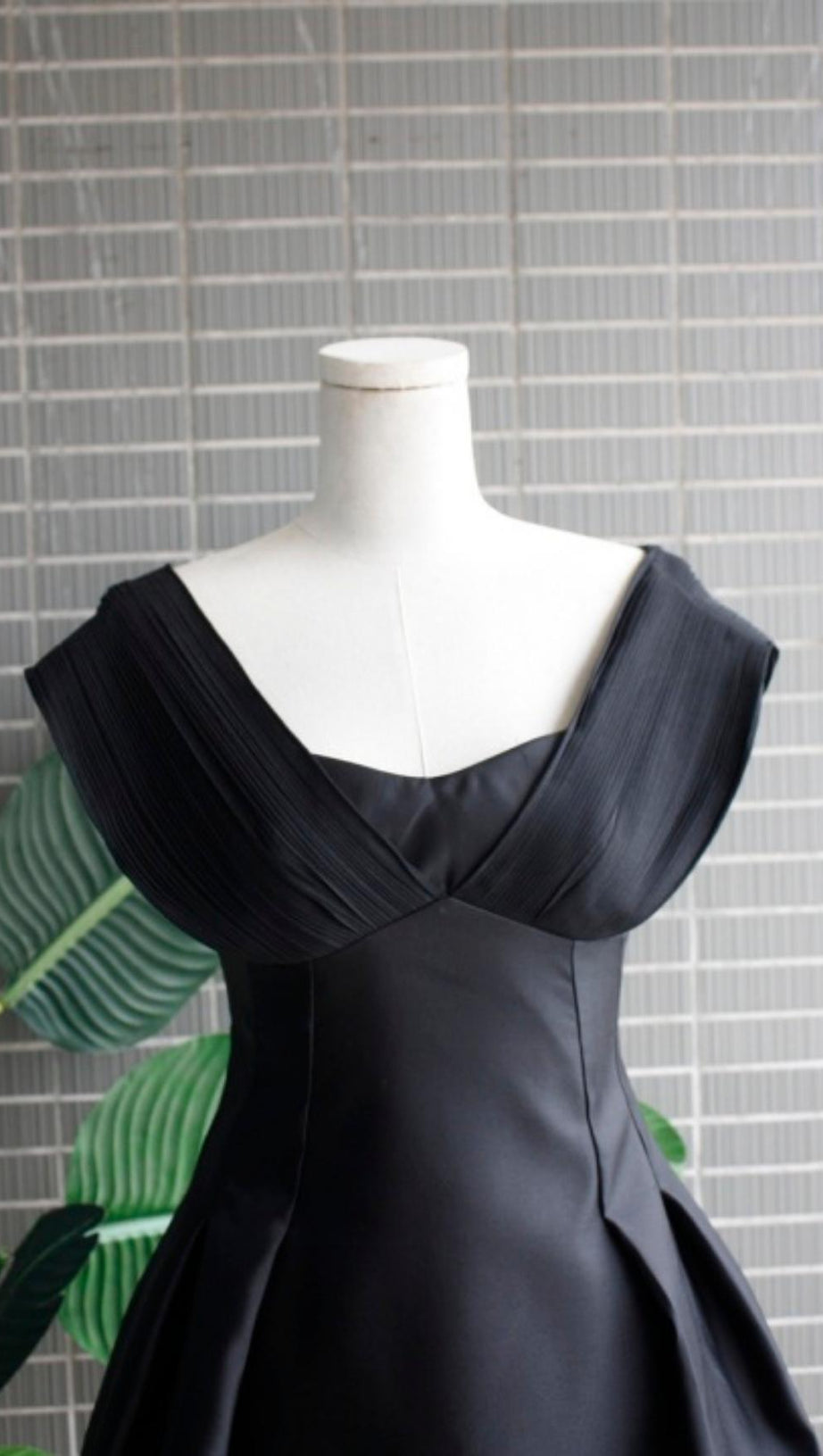 V NECK SLINKY MIDI DRESS