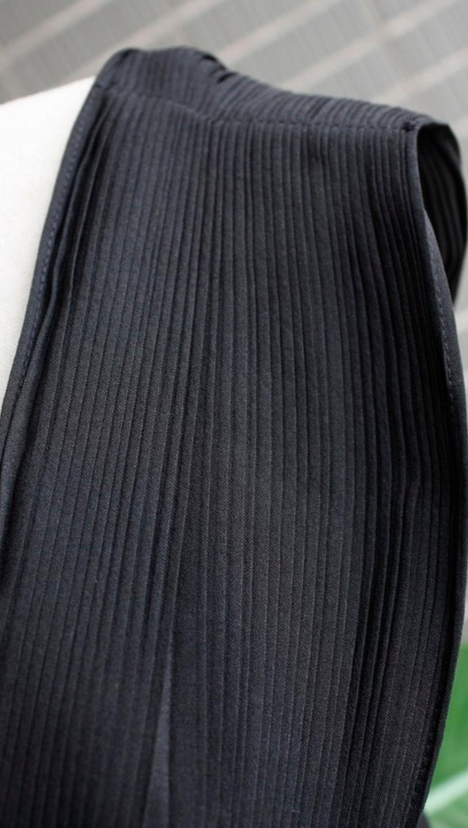 V NECK SLINKY MIDI DRESS