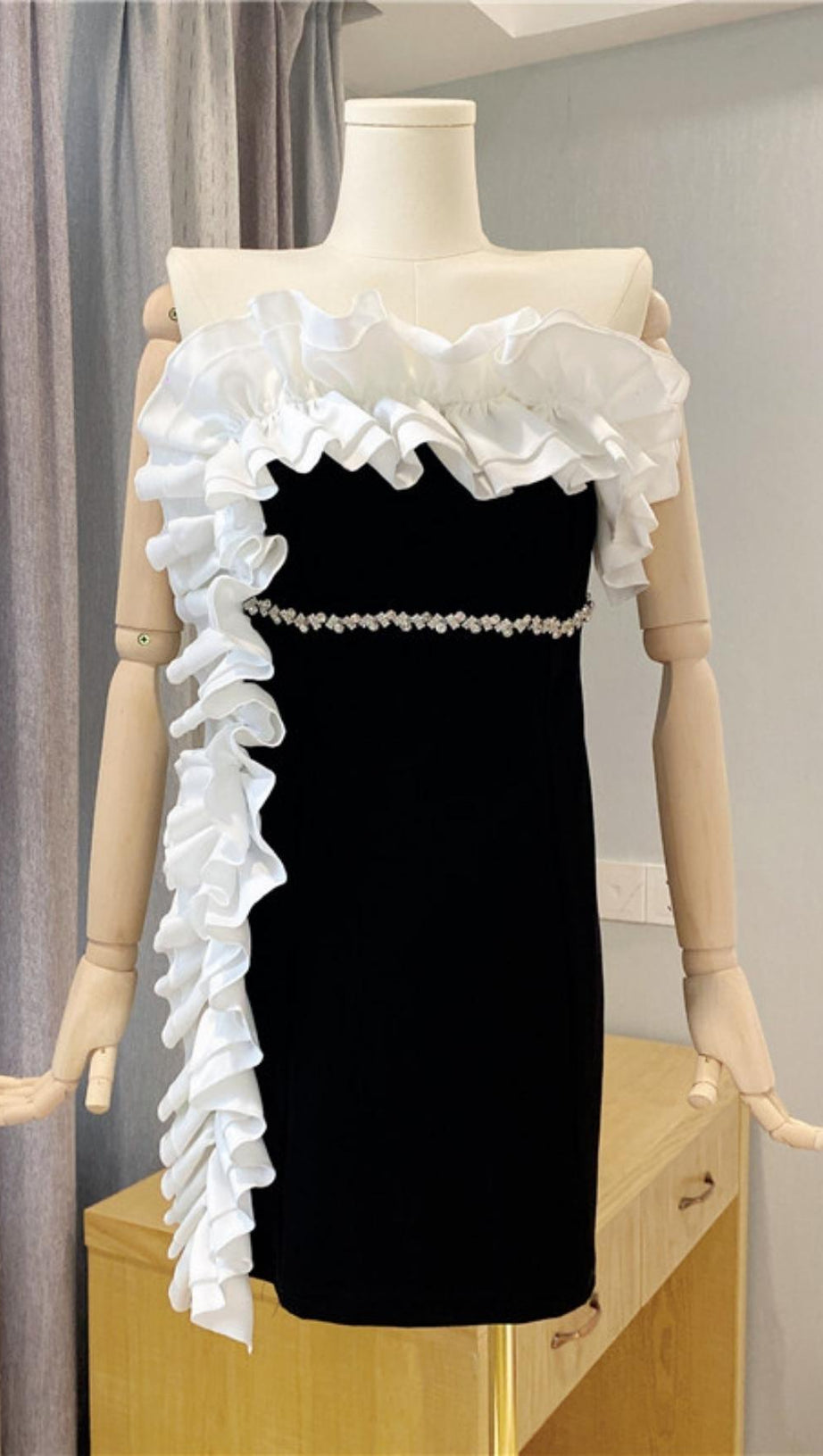 RUFFLE STRAPLESS BANDAGE MINI DRESS IN BLACK