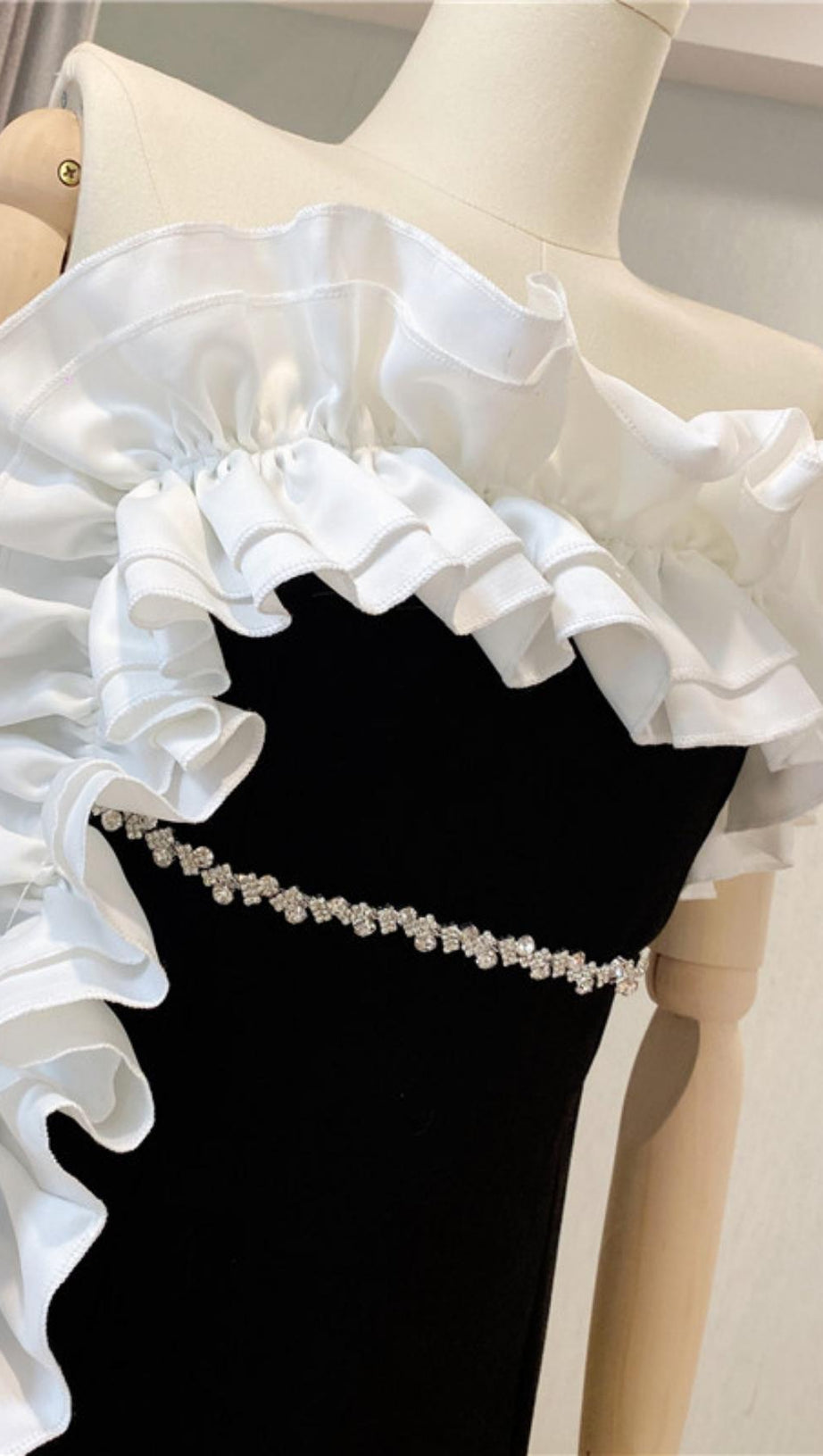 RUFFLE STRAPLESS BANDAGE MINI DRESS IN BLACK