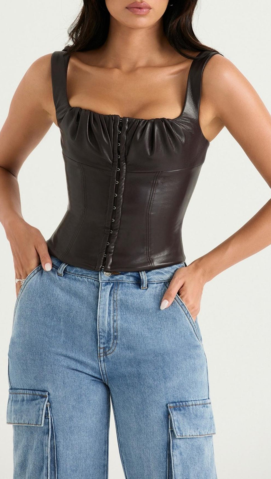 VEGANES LEDERKORSETT IN SCHOKOLADE