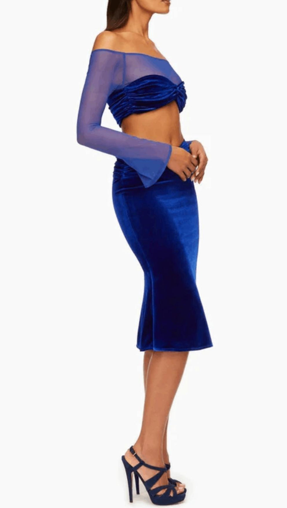 Zweiteiliger Anzug mit Netzärmeln aus Samt