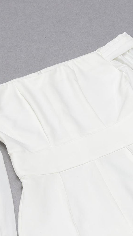 STRAPLESS LONG SLEEVES JUMPSUIT IN WHITE