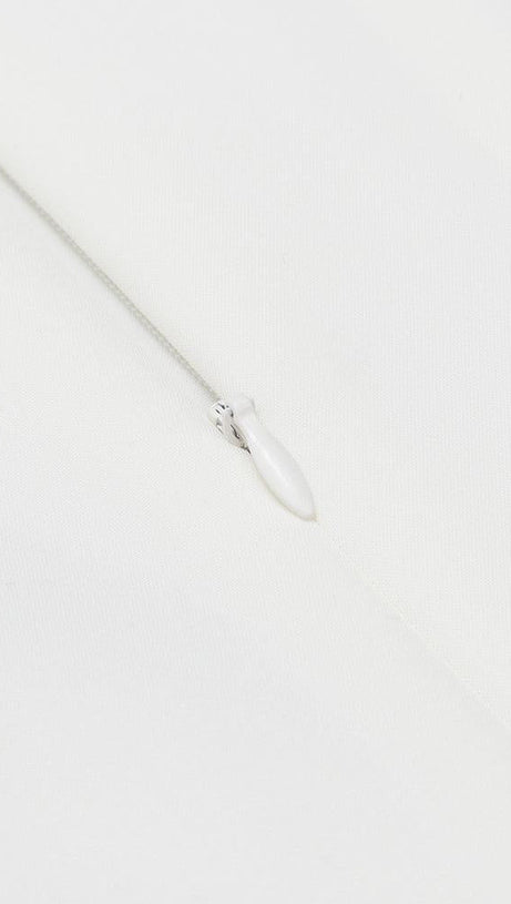 STRAPLESS LONG SLEEVES JUMPSUIT IN WHITE