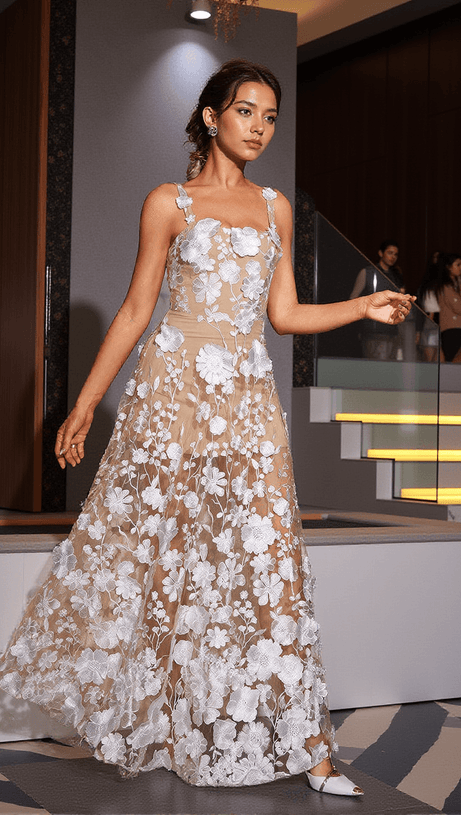 Annalena – Maxikleid aus Netzstoff mit Blumenstickerei