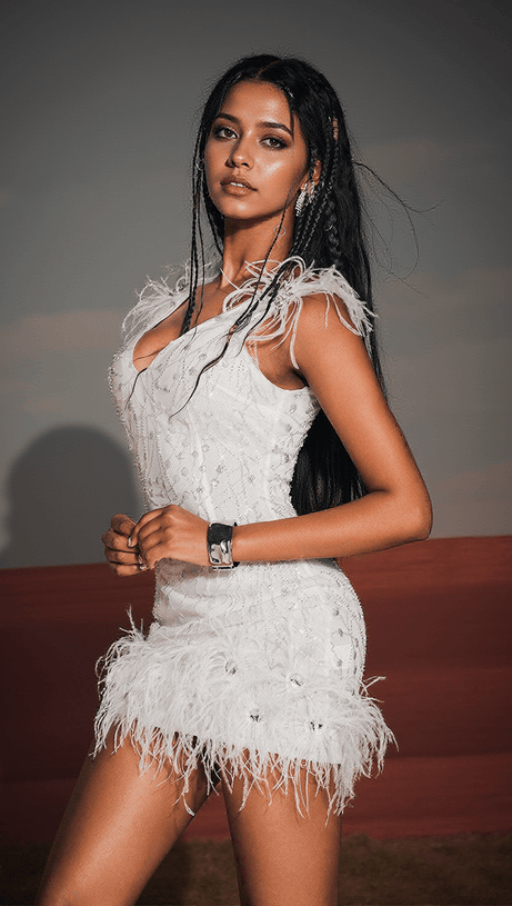 ABITO CORTO CON PIUME E PAILLETTES SHAQUILLE