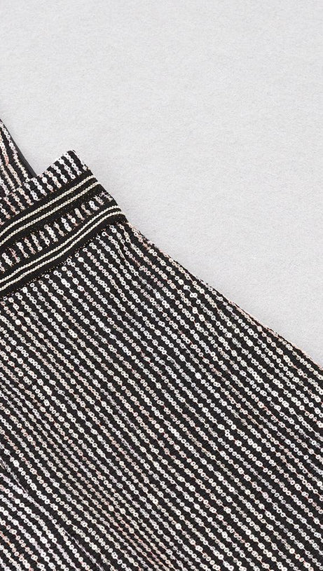 CUT OUT V NECK MAXI DRESS