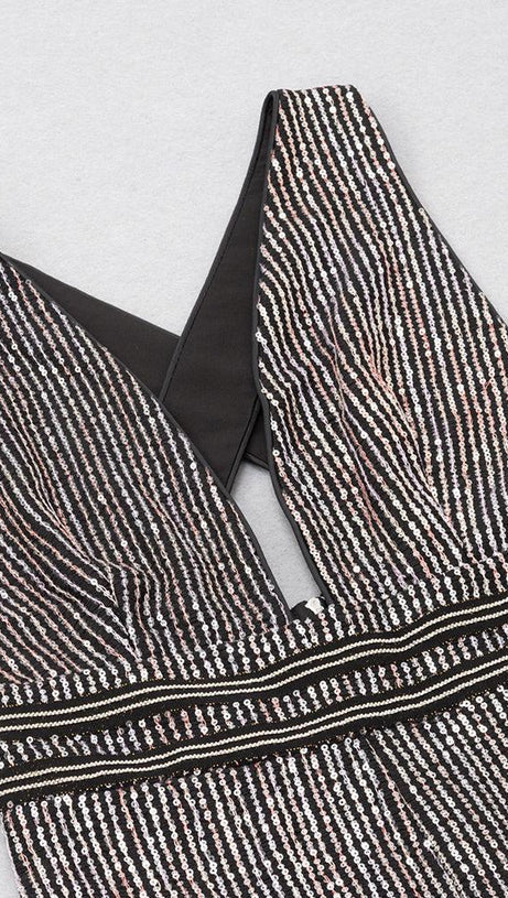 CUT OUT V NECK MAXI DRESS