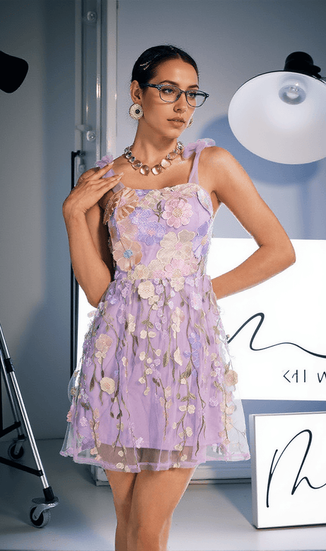 Philip – Minikleid mit Schnürung und Stickerei