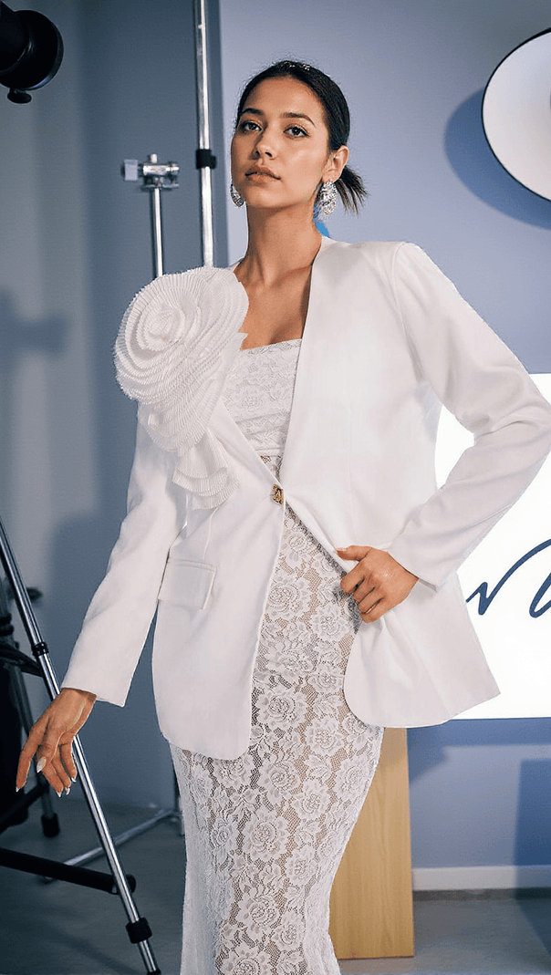 AIIZIE FINNLEY V NECK FLOWER BLAZER - product image