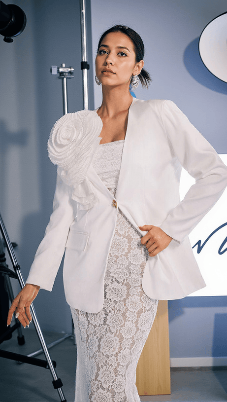 FINNLEY V NECK FLOWER BLAZER
