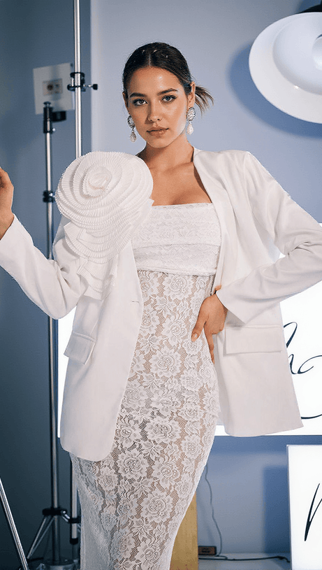 FINNLEY V NECK FLOWER BLAZER