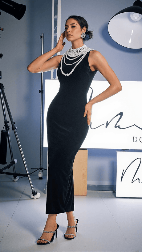 ABITO LUNGO DUSTIN CON COLLO ALTO E PERLE