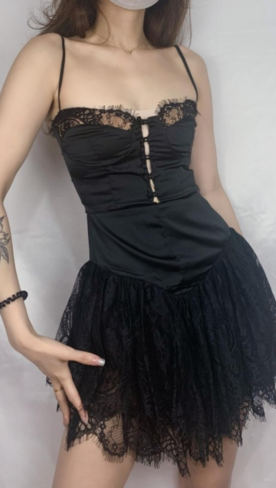 SLEEVELESS LACE MINI DRESS