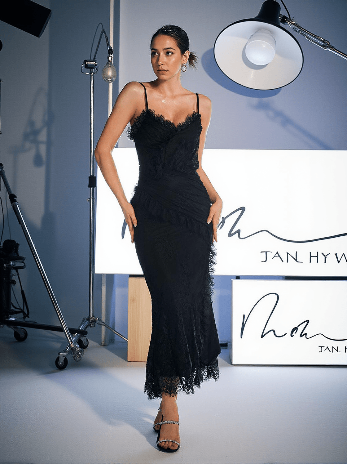 WAYLEN SPAGHETTI FLOWER LACE DRESS