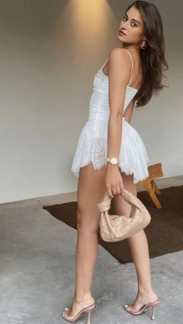 ÄRMELLOSES MINIKLEID AUS SPITZE
