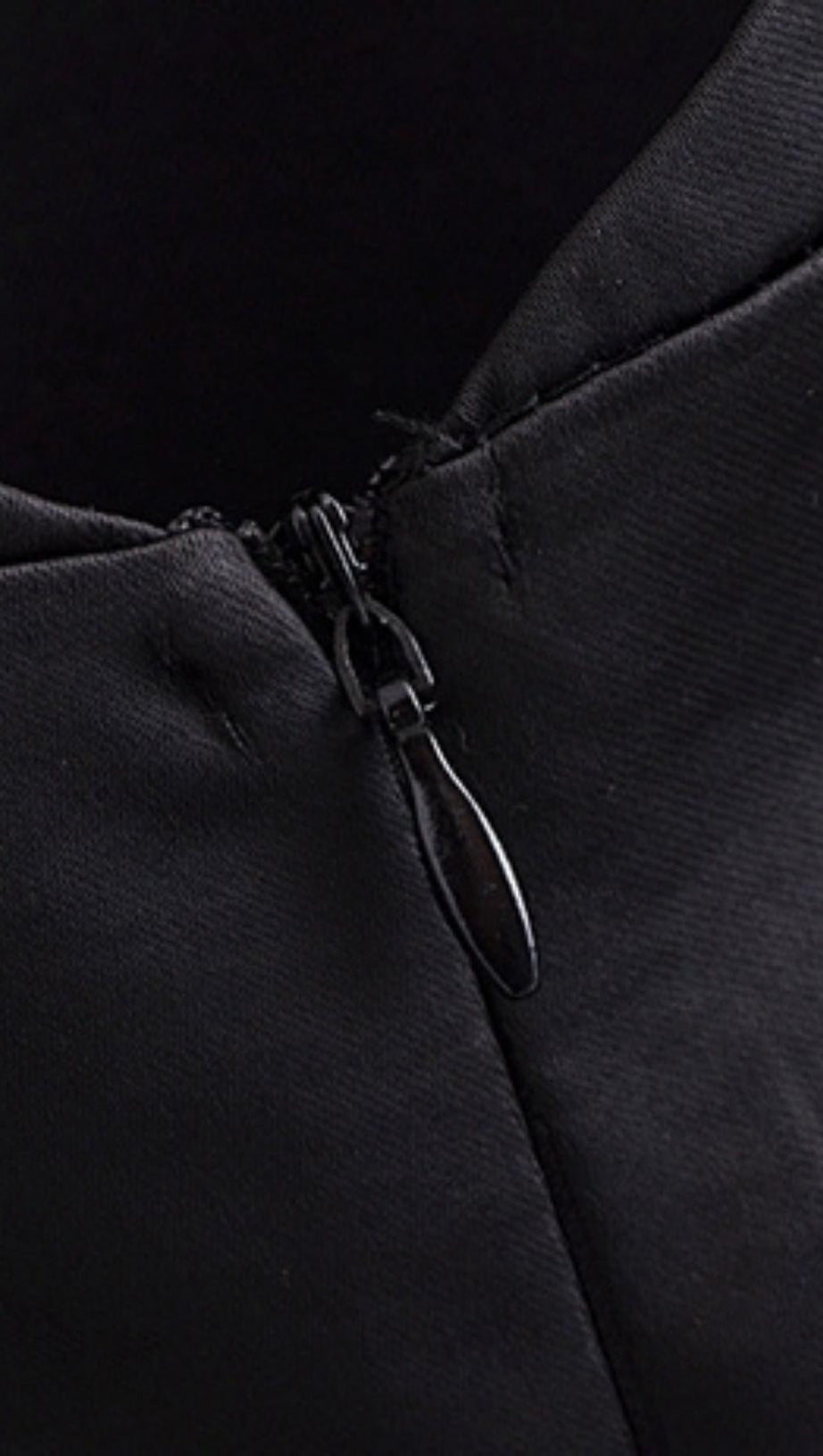 BANDAGE SLEEVELESS MINI DRESS IN BLACK