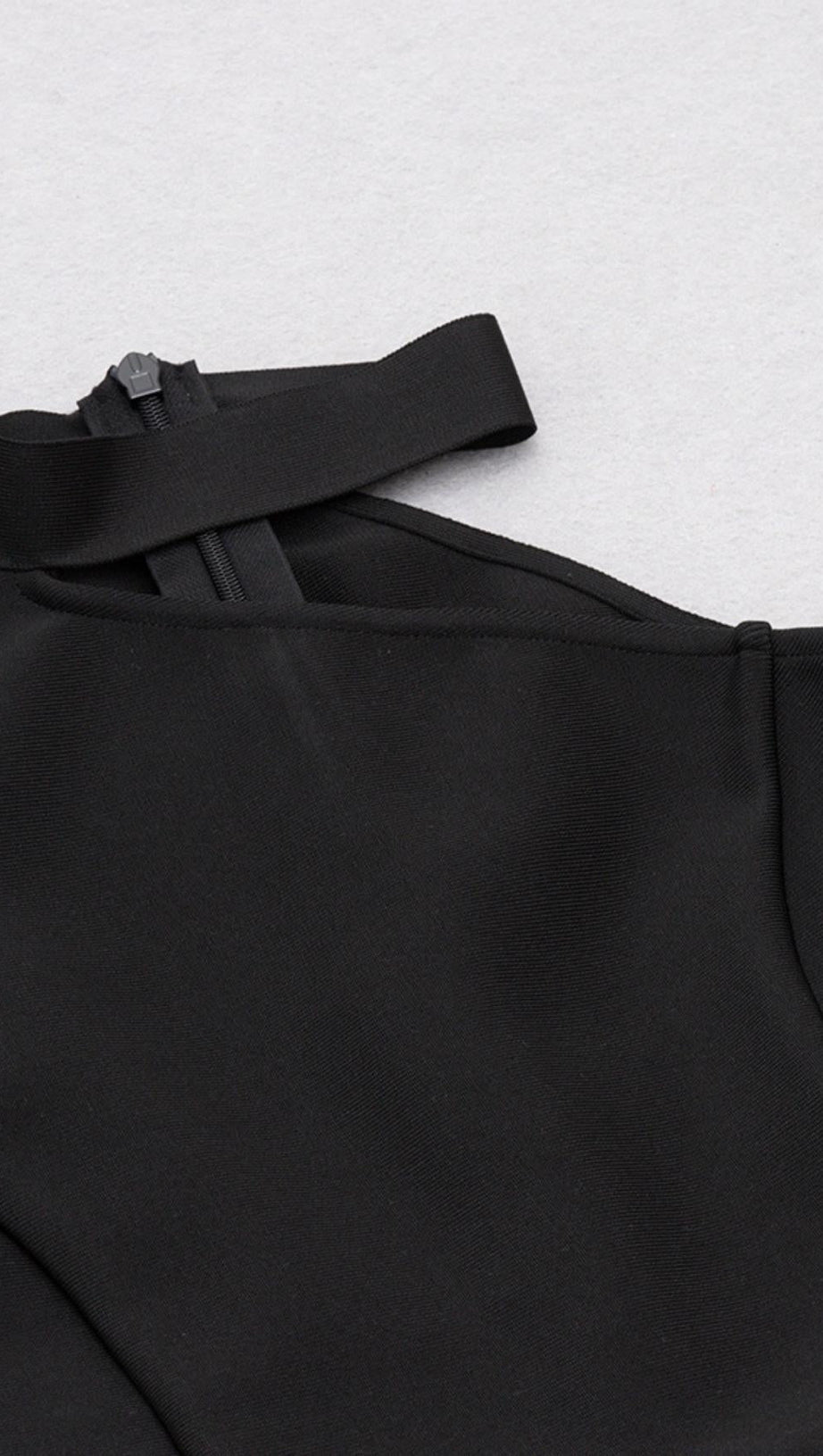 ABITO MIDI NERO CON SCOLLO A V E MONOSPALLA