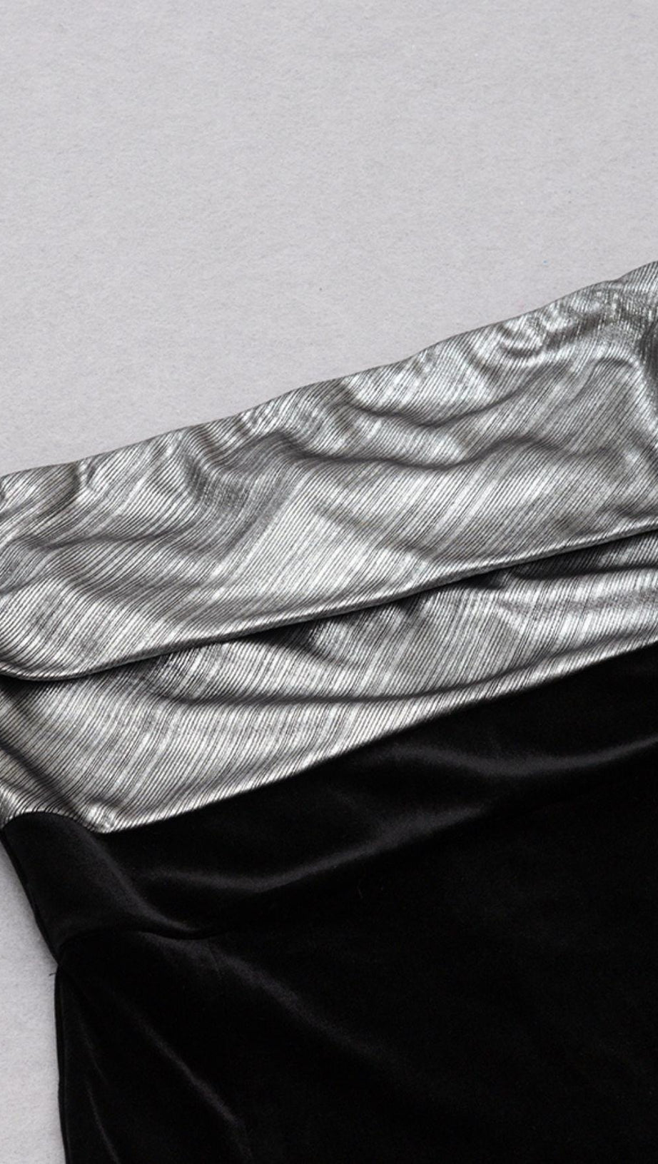 OFF THE SHOULDER MIDI DRESS IN BLACK