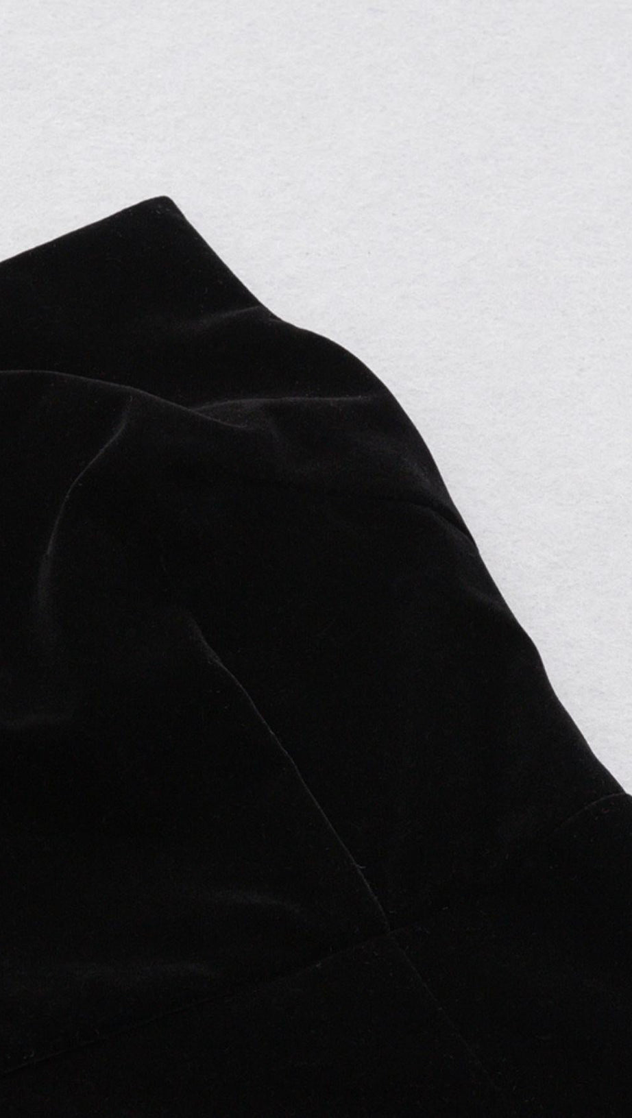 SLEEVELESS BODYCON MIDI DRESS IN BLACK