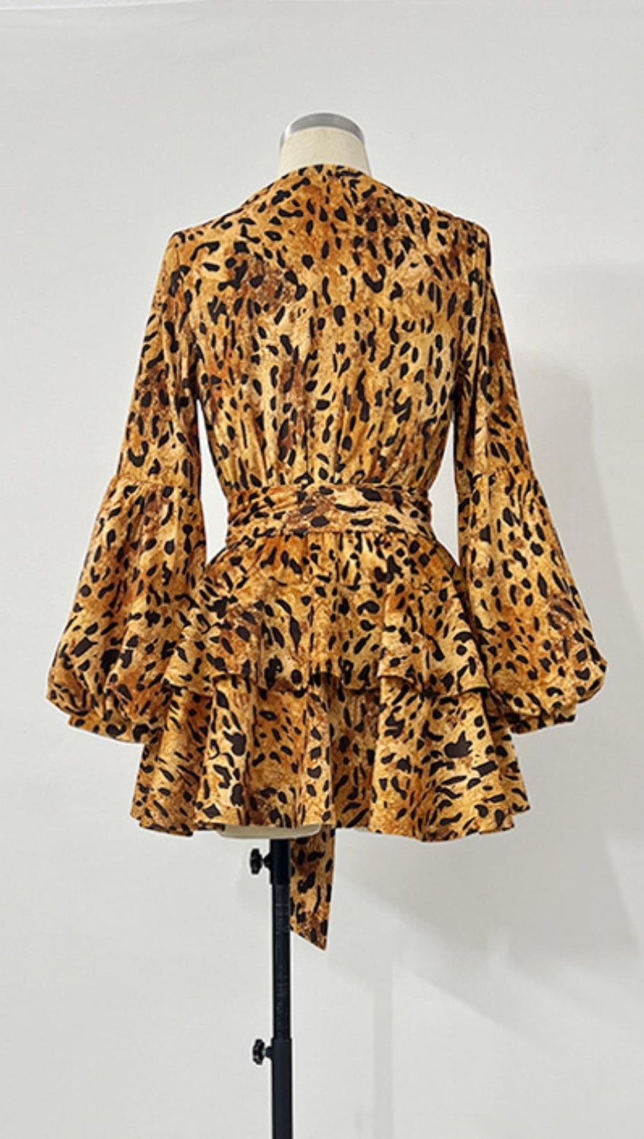 V NECK LEOPARD MINI DRESS